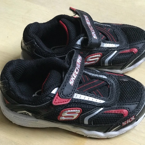 sketchers boys shoes